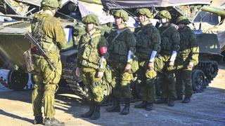 Rusia anuncia la retirada de tropas y tanques de la frontera con Ucrania y Crimea