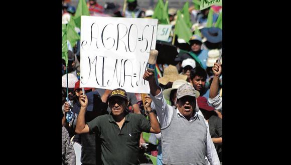 Antimineros se enfrentaron a la Policía. | Perú21