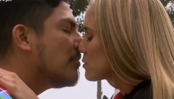 ‘Joel’ y ‘Macarena’ se besaron. (Foto: Captura América TV).