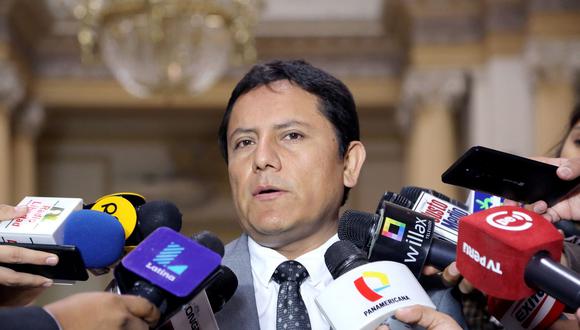 El legislador aprista indicó que continúan respaldado al ex presidente Alan García. (Foto: Andina)