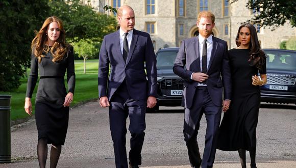Catalina de Gran Bretaña, el príncipe Guillermo, el príncipe Harry y Meghan, duquesa de Sussex, en la larga caminata en el Castillo de Windsor el 10 de septiembre de 2022. (Foto: Chris Jackson / POOL / AFP)