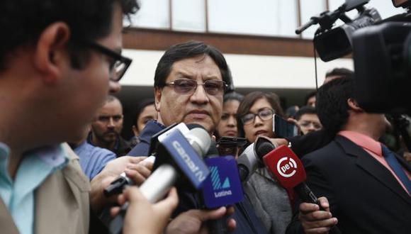 Mucho por aclarar. Fiscalía investiga a ex asesor presidencial Carlos Moreno por siete delitos. Médico niega irregularidades. (Piko Tamashiro)
