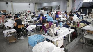 Mayores ingresos y más empleos se generarán con renovación de máquinas digitales de microempresas textiles, según SNI