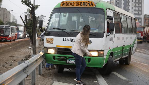 La reportera de TV Perú, Sofía Gallegos, resultó herida esta mañana tras ser embestida por una coaster de placa B3T- 717. Foto:Britanie Arroyo / @photo.gec