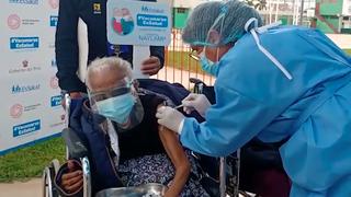 COVID-19 en Lambayeque: Mujer de 105 años da el ejemplo y acude a vacunarse con la segunda dosis 