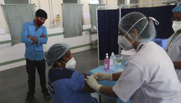 India iniciará el 16 de enero una de las campañas de vacunación contra el COVID-19 más grandes del mundo. (AP Photo/Mahesh Kumar A.)