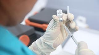 Comando Vacuna: Perú toma contacto con la Universidad de Oxford y el laboratorio Pfizer