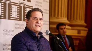 Iberico cuestiona aumento de sueldo a funcionarios del Congreso disuelto
