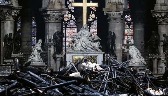 Francis Maude, director del estudio de arquitectura Donald Insall Associates, explicó el panorama sobre la reconstrucción de Notre Dame. (Foto: AFP)