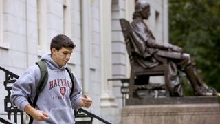 Universidad de Harvard sanciona a 60 estudiantes por plagiar en examen