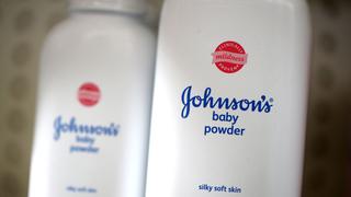 Johnson & Johnson retira un lote de talco para bebés por aparición de amianto