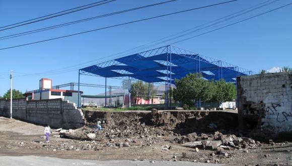 Colegio Francisco Bolognesi, de Cayma , es vulnerable ante un sismo. (USI)