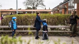 Niños en Dinamarca vuelven a clases tras semanas de confinamiento | FOTOS 