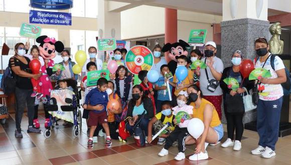 Pacientes del Instituto Nacional de Rehabilitación participan en actividades de prevención del dengue. Foto: Minsa