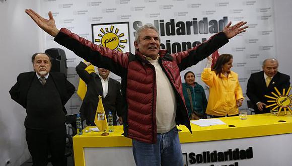 Luis Castañeda ganaría con 51.7%, según simulacro de votación de Datum. (Rafael Cornejo)