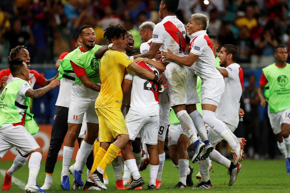Perú ganó por penales a Uruguay y enfrentará a Chile en semifinales de la Copa América. (Foto: EFE)