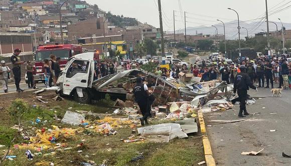 Choque múltiple causado por un camión de carga en Mi Perú provocó la muerte de un padre y su hijo de 6 años. (Foto: GEC)