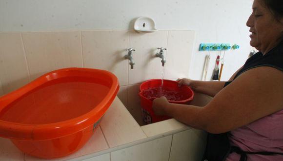 Los vecinos de Lima deberán tomar sus previsiones ante el anunciado corte del servicio de agua. (Foto: El Comercio)
