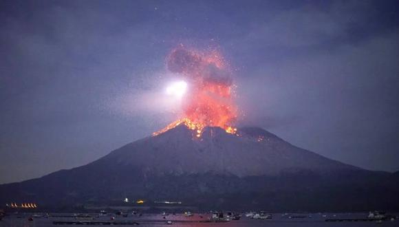 Erupción del volcán Sakurajima, cerca de la ciudad de Kagoshima, en el suroeste de Japón, el 24 de Julio de 2022. (Foto: Twitter The Times Of India)