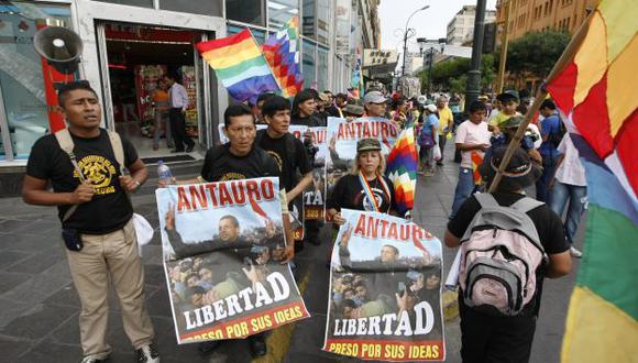 PRESIONA. Antauro Humala sacó ayer a sus reservistas a las calles para reclamar por su libertad. (Luis Gonzáles)