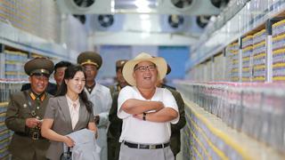 Reaparece Ri Sol-ju, la esposa de Kim Jong-un, luego de un año de ausencia 