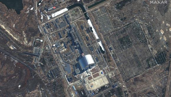 Las fuerzas rusas han comenzado a retirarse del extinto sitio de energía nuclear de Chernobyl después de tomar el control de la instalación el 24 de febrero, dijo un alto funcionario de defensa estadounidense el 30 de marzo. Foto por Imagen satelital �2022 Maxar Technologies / AFP)