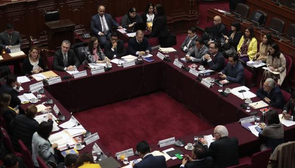 La Comisión de Constitución tuvo un breve debate antes de invitar a Salvador del Solar y Vicente Zeballos a la sesión. (Foto: Hugo Pérez / GEC)