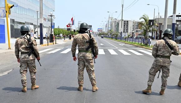 Militares en las calles de Lima  (Cris BOURONCLE / AFP)