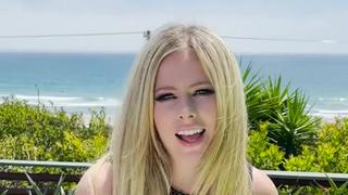 Avril Lavigne debuta en TikTok junto a Tony Hawk