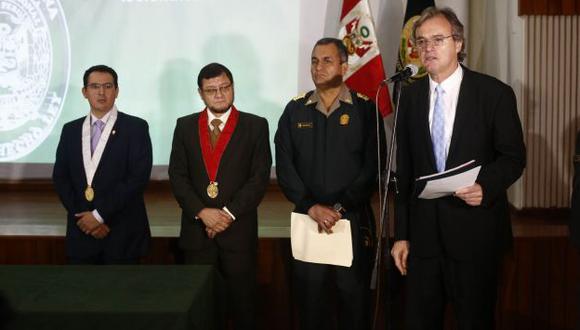 El ministro del Interior, Carlos Basombrío, anunció el paso al retiro de 39 generales de la Policía como parte de una renovación de la institución. (Renzo Salazar)