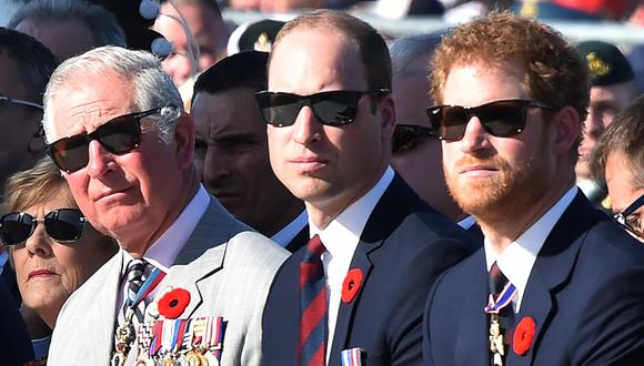 Carlos de Gales, Guillermo de Cambridge y Enrique de Sussex podrían reunirse antes del 6 de mayo. (Foto: AFP)