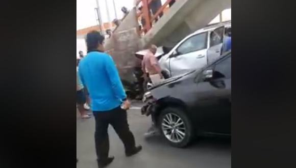 De acuerdo a la página del Cuerpo General de Bomberos Voluntarios del Perú el incidente ocurrió a las 05:09 p.m. (Foto: Captura Video Facebook)
