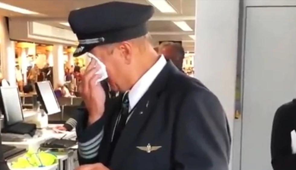 La emotiva despedida de un piloto en el último vuelo antes de su retiro. (Facebook)