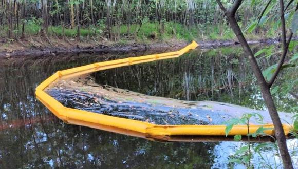 Comunidades de Cuninico en Loreto anuncian bloqueo del tránsito de todo tipo de embarcación por el río Marañón luego de no atender sus demandas sobre el derrame de petróleo ocurrido el 16 de setiembre. (Foto: Ministerio del Ambiente)