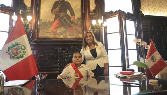 La mandataria recibió en Palacio de Gobierno al pequeño Sech Smith Torres Hidalgo, de 11 años, imagen de esta campaña de donación.