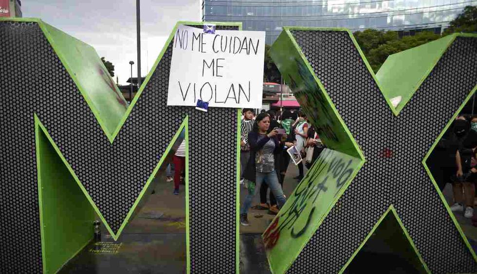 Bajo el lema "#NoMeCuidanMeViolan" o "#NoNosCuidanNosViolan", las manifestantes exigieron a las autoridades capitalinas mayor seguridad. (Foto: AFP)