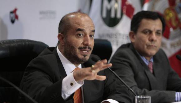 Ministro del Interior, José Luis Pérez Guadalupe, exhortó a Gerald Oropeza a entregarse a la justicia. (Perú21)