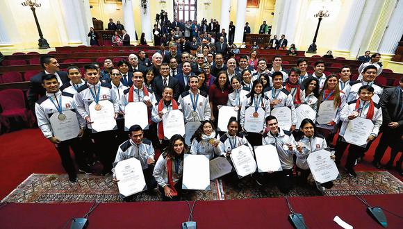 Justo agradecimiento. Medallistas de Lima 2019 recibieron un homenaje en el Congreso. (Alessandro Currarino)