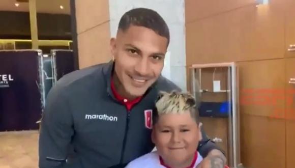 Niño acompañó por diferentes ciudades a la Selección Peruana para cumplir su sueño de conocer a Paolo Guerrero. (Captura)