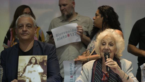 "Hoy lo abrazamos como nuestro nieto 132", dijo en conferencia de prensa la presidenta de Abuelas de Plaza de Mayo, Estela Carlotto, de 92 años.