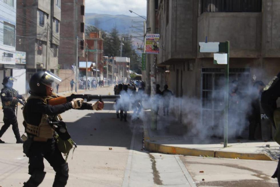 Se siguen registrando enfrentamientos entre manifestantes y policías en Huancayo. Foto: Junior Meza