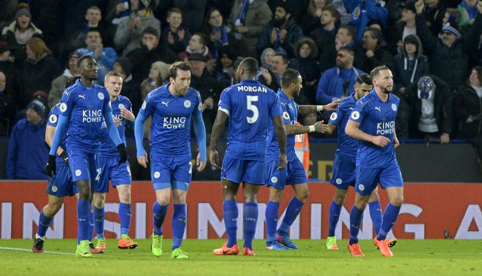 Leicester City venció 3-1 al Liverpool y salió de la zona de descenso en la Premier League. (EFE)