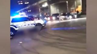 Estados Unidos: Policía atropella a una persona al intentar escapar de una multitud en EE.UU. [VIDEO]