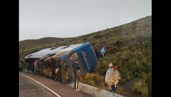 Pasajeros de bus y camión salvaron de morir tras sufrir accidentes por exceso de velocidad en Puno (GEC)