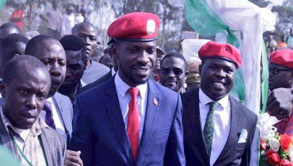 Se espera que más de un millar de jóvenes -entre los que Bobi Wine goza de gran popularidad- se reúnan para recibir al diputado. (Foto: Twitter/@HEBobiwine)