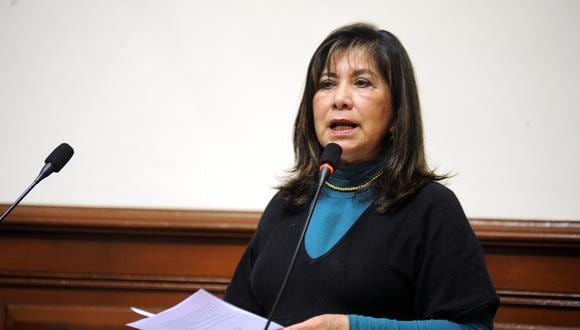 Martha Chávez reclamó airadamente y aseguró que le estaban “cortando el audio” en la plataforma virtual. (Foto: GEC)