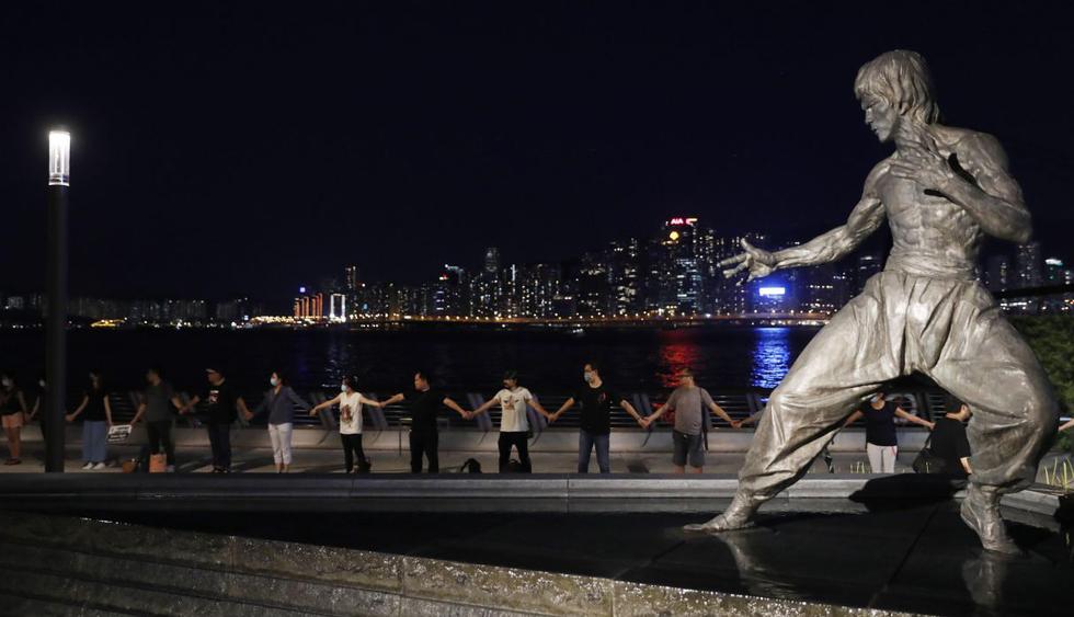 Forman en Hong Kong gran cadena humana para emular independencia de la URSS. (Foto: EFE)