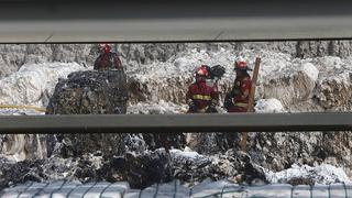 Ate: Incendio consumió fábrica textil en Santa Clara y dejó un herido [Fotos y video]