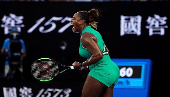 La tenista estadounidense Serena Williams reacciona ante la rumana Simona Halep durante el partido de octavos de final que enfrentó a ambas este lunes en el Rod Laver Arena en Melbourne. (Foto: EFE)