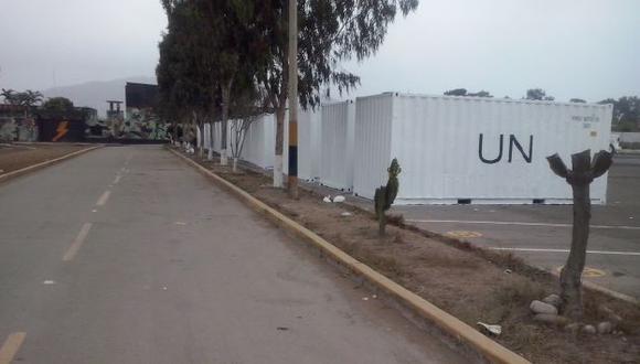 Contenedores y maquinaria en la playa de estacionamiento en Chorrillos, que fueron acondicionados para la operación Minusca. (USI)